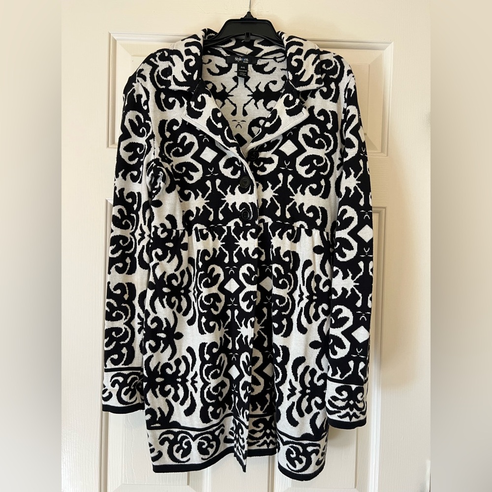 Style & Co. Black and White Patterned Sweater Women’s Petite Small